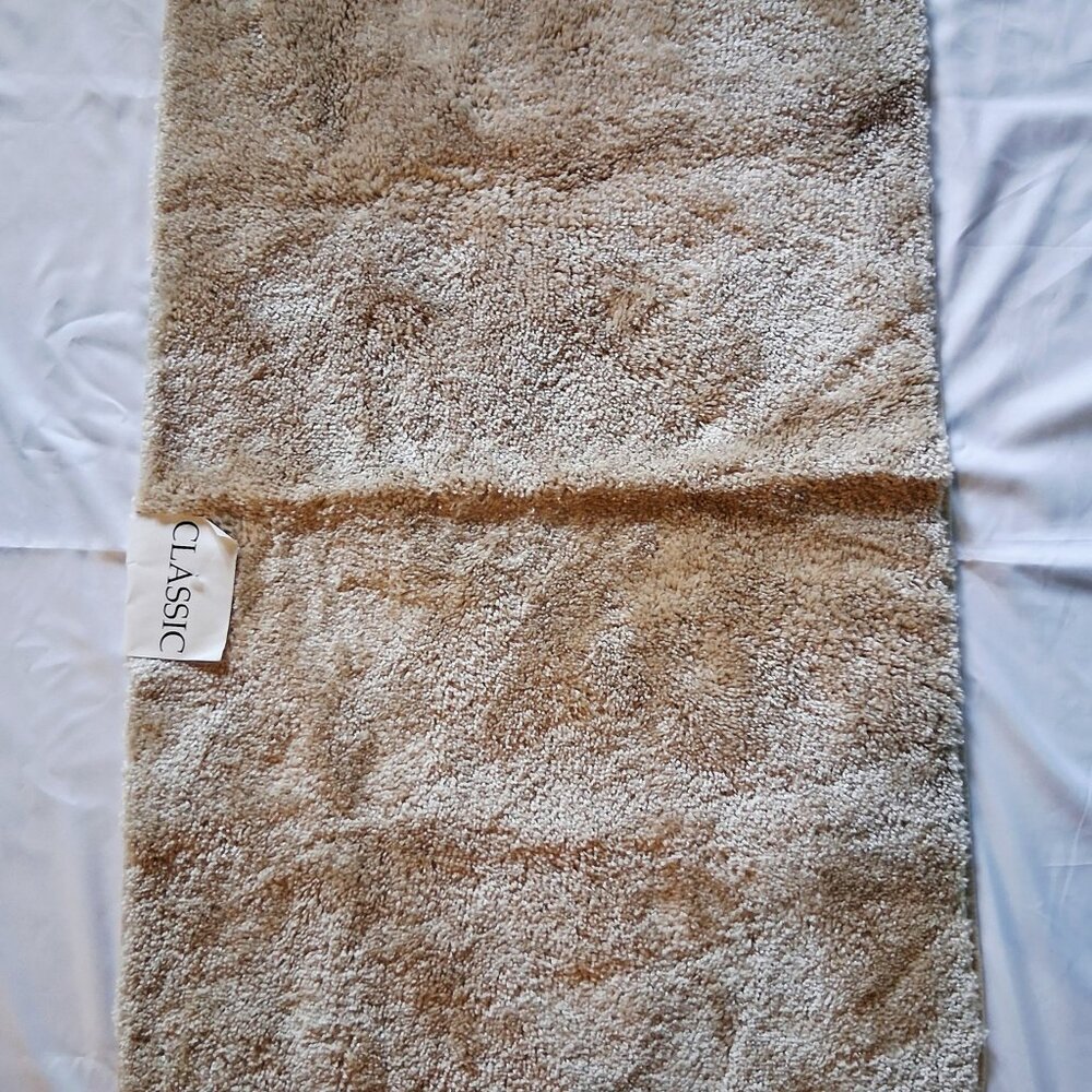 NWT Mohawk Home Classic Beige Rug